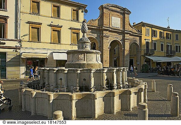 Piazza Cavour  Rimini  Adriatic Sea  Emilia Romagna  Italy  Europe
