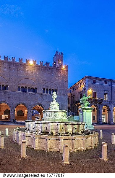 Piazza Cavour  Rimini  Emilia Romagna  Italy  Europe