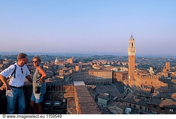 Piazza del Campo und Torre del Mangia  Altstadt. Siena. Toskana  Italien