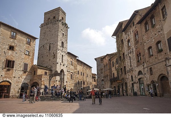 Piazza della Cisterna  historische Altstadt  mittelalterlicher Stadtkern  San Gimignano  Provinz Siena  Toskana  Italien  Europa