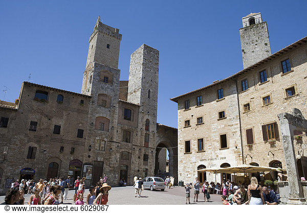 Piazza della Cisterna in San Gimignano  UNESCO World Heritage Site  Toskana  Italien  Europa