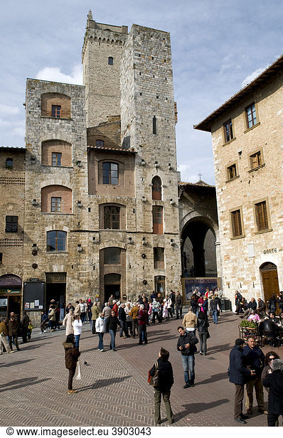 Piazza della Cisterna  San Gimignano  UNESCO-Weltkulturerbe  Toskana  Italien  Europa