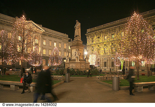 Piazza Della Scala square and Leonardo da Vinci monument  Milan  Lombardy  Italy  Europe