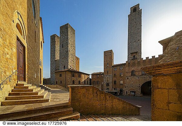 Piazza Duomo  San Gimignano  UNESCO World Heritage Site  Siena  Tuscany  Italy  Europe