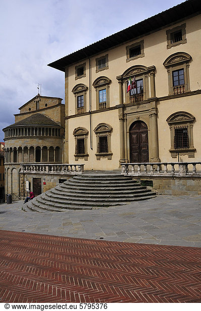Piazza Grande und il Palazzo della Fraternita dei Laici di Arezzo  Arezzo  Toskana  Italien  Europa