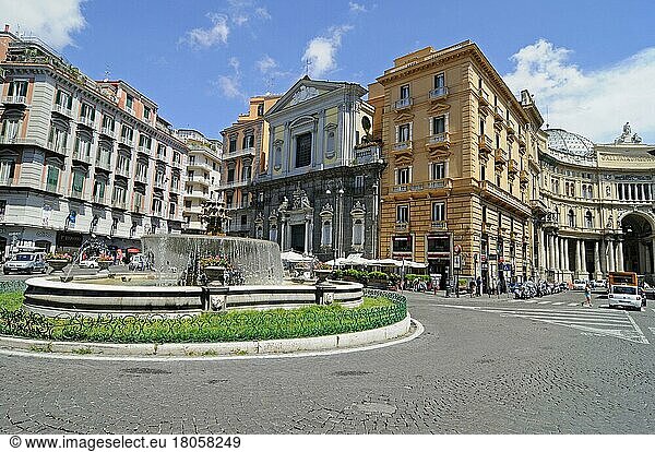 Piazza Trieste e Trento  Platz  San Ferdinando Kirche  Galleria Umberto I  Galerie  Einkaufspassage  Neapel  Kampanien  Italien  Europa