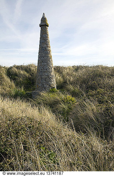 Pierre Aux Rats Obelisk im nördlichen Teil der Insel Herm  Kanalinseln  Großbritannien
