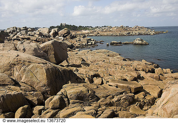 Pink granite rocks  eroded into various shapes  line the northern Breton coast of France near Ploumanac'h. Cote de Granit Rose  Brittany  France.