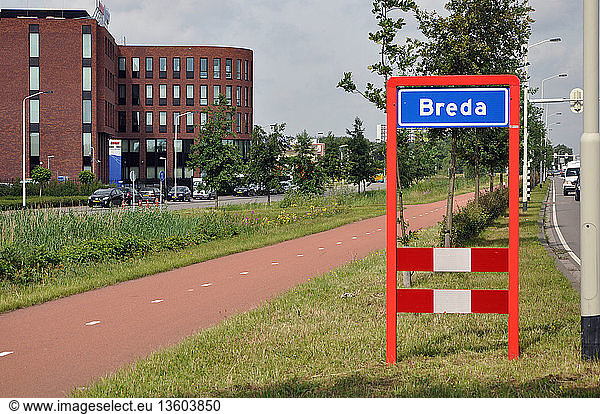Plaatsnaambord Breda  een stad in het westen van de provincie Noord-Brabant.