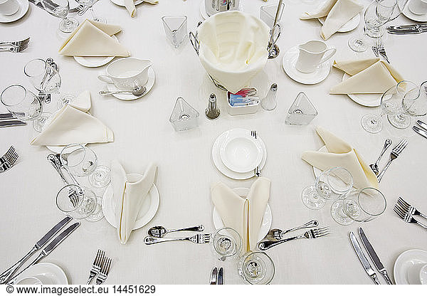 Place settings on round table