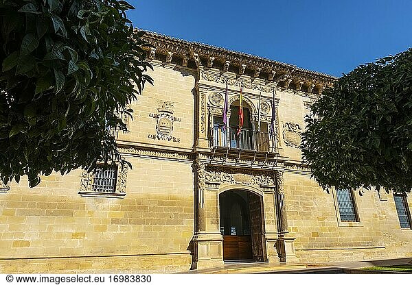 Platereske Fassade des Rathauses von Baeza  UNESCO-Weltkulturerbe. Provinz Jaen  Andalusien  Südspanien Europa.