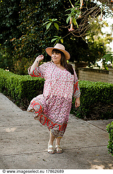 Plus Size Modeling Wearing Maxi Dress & Hat in San Diego