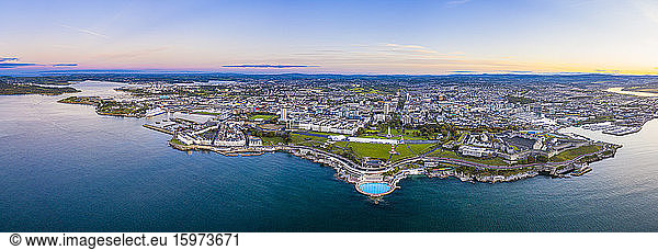 Plymouth  city skyline  Hoe Park and lighthouse  Plymouth Sound  Devon  England  United Kingdom  Europe