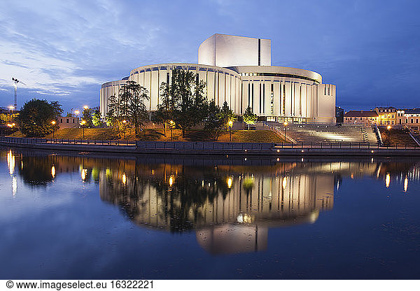 Poland  Bydgoszcz  Opera Nova at dusk and Brda River