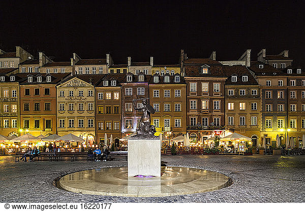 Poland  Warsaw  Warsaws Old Town Market Place at night