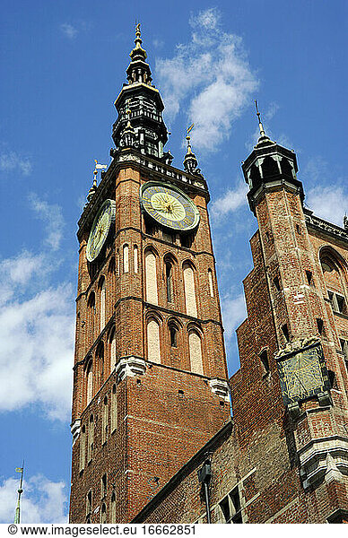 Polen. Danzig. Das Rathaus. Erbaut zwischen dem 14. und 15. Jahrhundert. Im 20. Jahrhundert wiederaufgebaut. Äußeres.