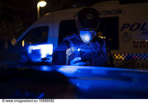 Polizei bei einer Notfallmission  Madrid  Spanien