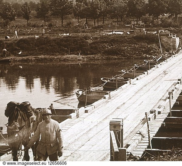 Pontonbrücke über die Aisne bei Venizel  Aisne  Frankreich  ca. 1914-c1918. Künstler: Unbekannt.