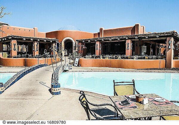 Pool-Anlage. Avani Victoria Falls Resort (ehemals Zambezi Sun Hotel)  Mosi-oa-Tunya National Park  Livingstone  Sambia  Afrika.
