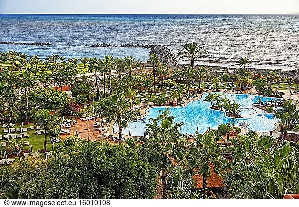 Pool und Strand des Sheraton La Caleta Resort & Spa Costa Adeje auf der Insel Teneriffa  Kanarische Inseln  Spanien.