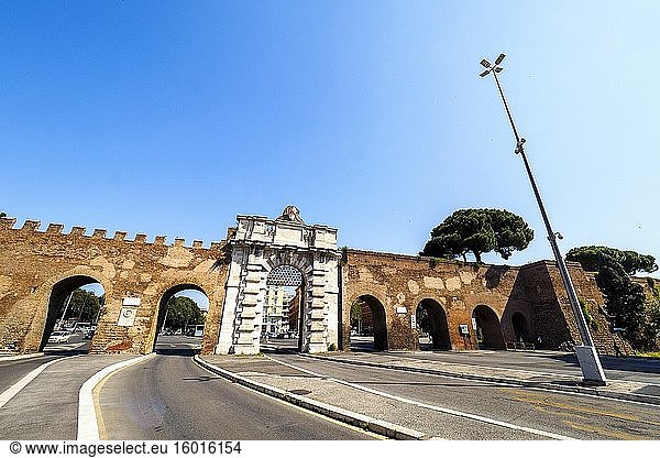 Porta San Giovanni ist ein Tor an der Aurelianischen Mauer in Rom - Rom  Italien.