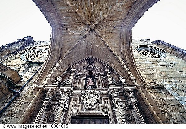 Portal der Kirche San Vicente in der Küstenstadt San Sebastian in der Autonomen Gemeinschaft Baskenland  Spanien.