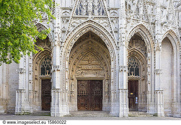 Portal entrance to Eglise Saint-Maclou church  Rouen  Normany  France