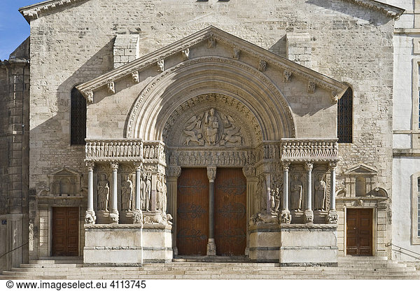 Portal Kirche Saint Trophime  Arles  Provence-Alpes-Cote d Azur  Frankreich