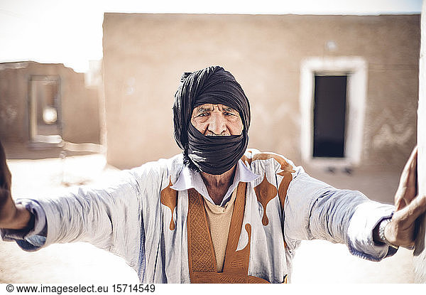 Porträt eines älteren Mannes im Flüchtlingslager Smara  Tindouf  Algerien
