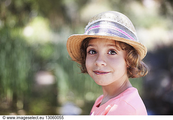 Porträt eines Mädchens mit Hut