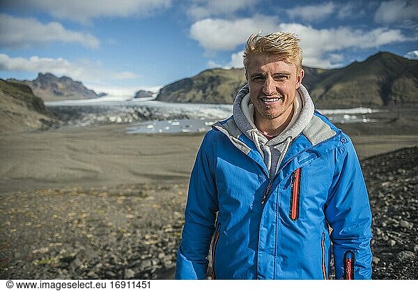 Porträt eines Mannes im Skaftafell-Nationalpark  südliche Region von Island (Sudurland)