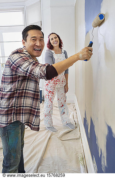 Porträt glückliches Paar Malerei Wand