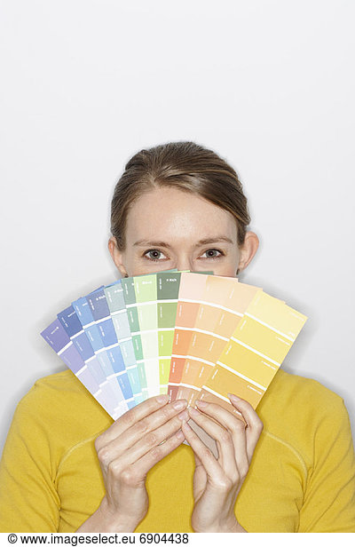 Portrait  Frau  halten  Farbe  Farben  Stoff  bemalen