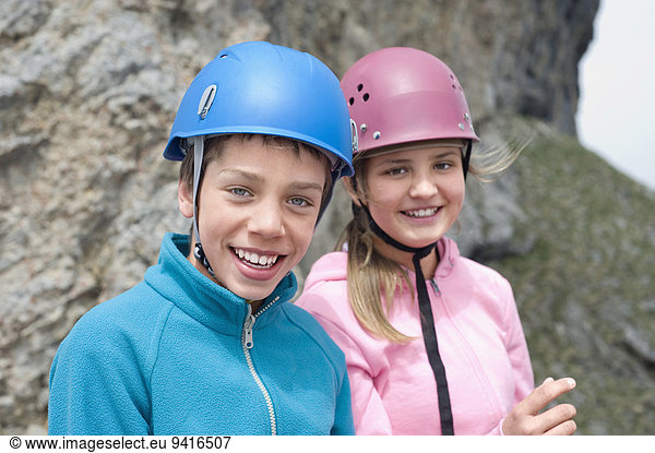 Portrait Jugendlicher Junge - Person Alpen Mädchen klettern Helm