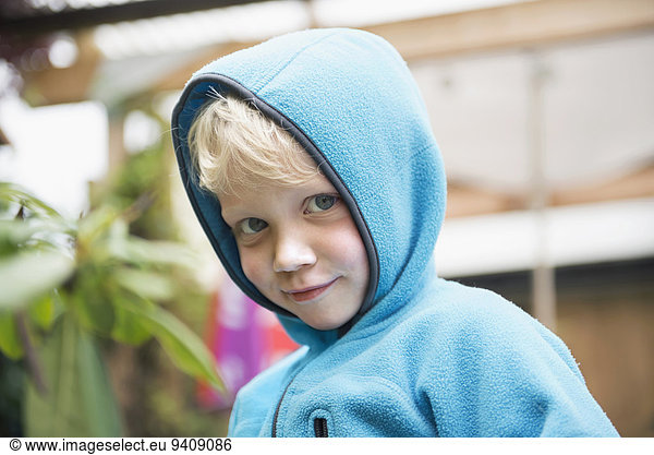 Portrait Junge - Person Kapuzenjacke jung Pullover blond