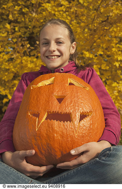 Portrait lächeln halten Laterne - Beleuchtungskörper Mädchen Halloween