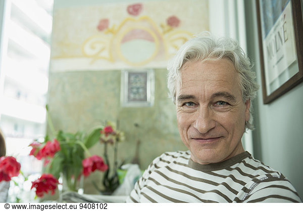 Portrait Mann lächeln reifer Erwachsene reife Erwachsene