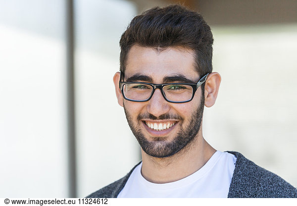 Portrait of smiling young man wearing glasses