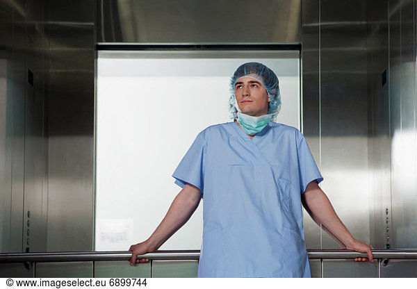 portrait-of-surgeon-in-hospital-elevator-portrait-of-surgeon-in