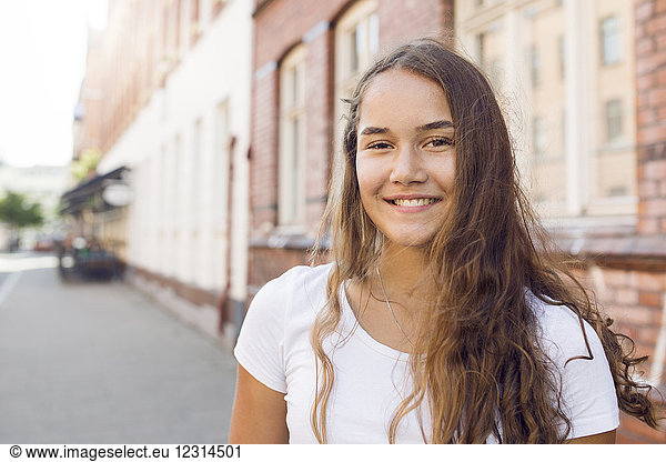 Portrait of teenage girl (14-15) in city