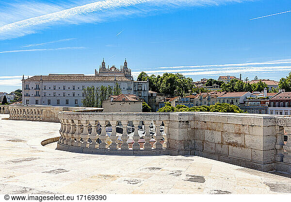 Portugal,  Lissabon,  Nationales Pantheon und Kloster von Sao Vicente de Fora in der Ferne