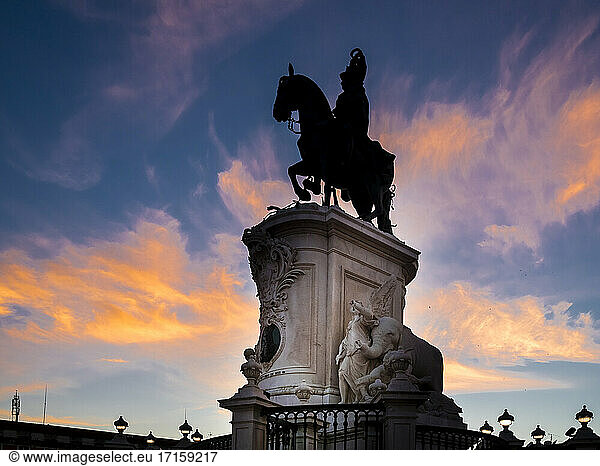 Portugal  Estremadura Province  Lisbon  Silhouette of equestrian statue of king Jose I at dusk