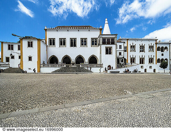 Portugal  Lisbon District  Sintra  Cobblestone square in front of Sintra National Palace