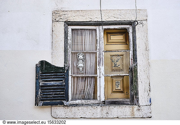 Portugal  Lissabon  Alfama  altes Fenster