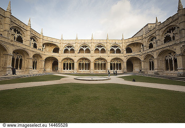 Portugal  Lissabon  Bogengänge im Jeronimos-Kloster