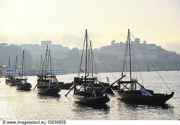 Portugal  Porto  Douro  Vila NovaÂ deÂ GaiaÂ Portweinboote