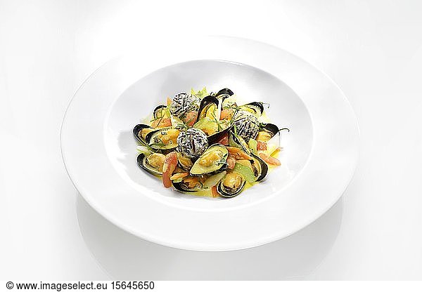 Pot au Feu Bouchon mussels  mussel dish  food  Germany  Europe