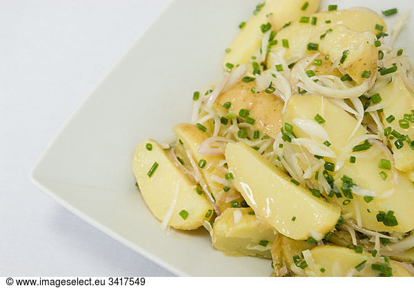 Potatoes with onions and chives