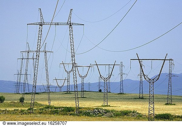 Power lines pass through the countryside of southern Armenia. Photo: Andr? Maslennikov.