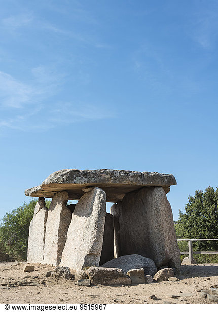 Prähistorische Funde von Cauria  Steingrab Dolmen von Fontanaccia  archäologische Fundstätte der Jungsteinzeit  Fontanaccia  Frankreich  Korsika  Europa